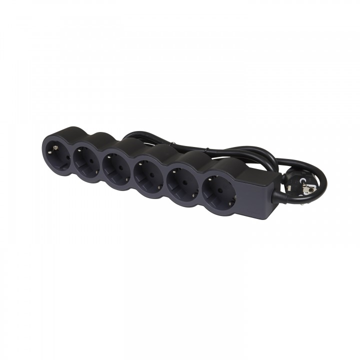 Удлинитель с заземлением Legrand 6 розеток с кабелем 3 м., цвет: черный